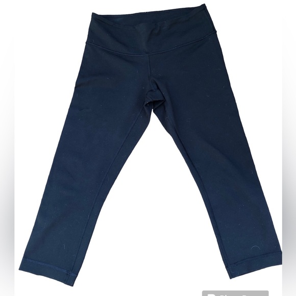 Lululemon ladies Capri - Picture 1 of 3